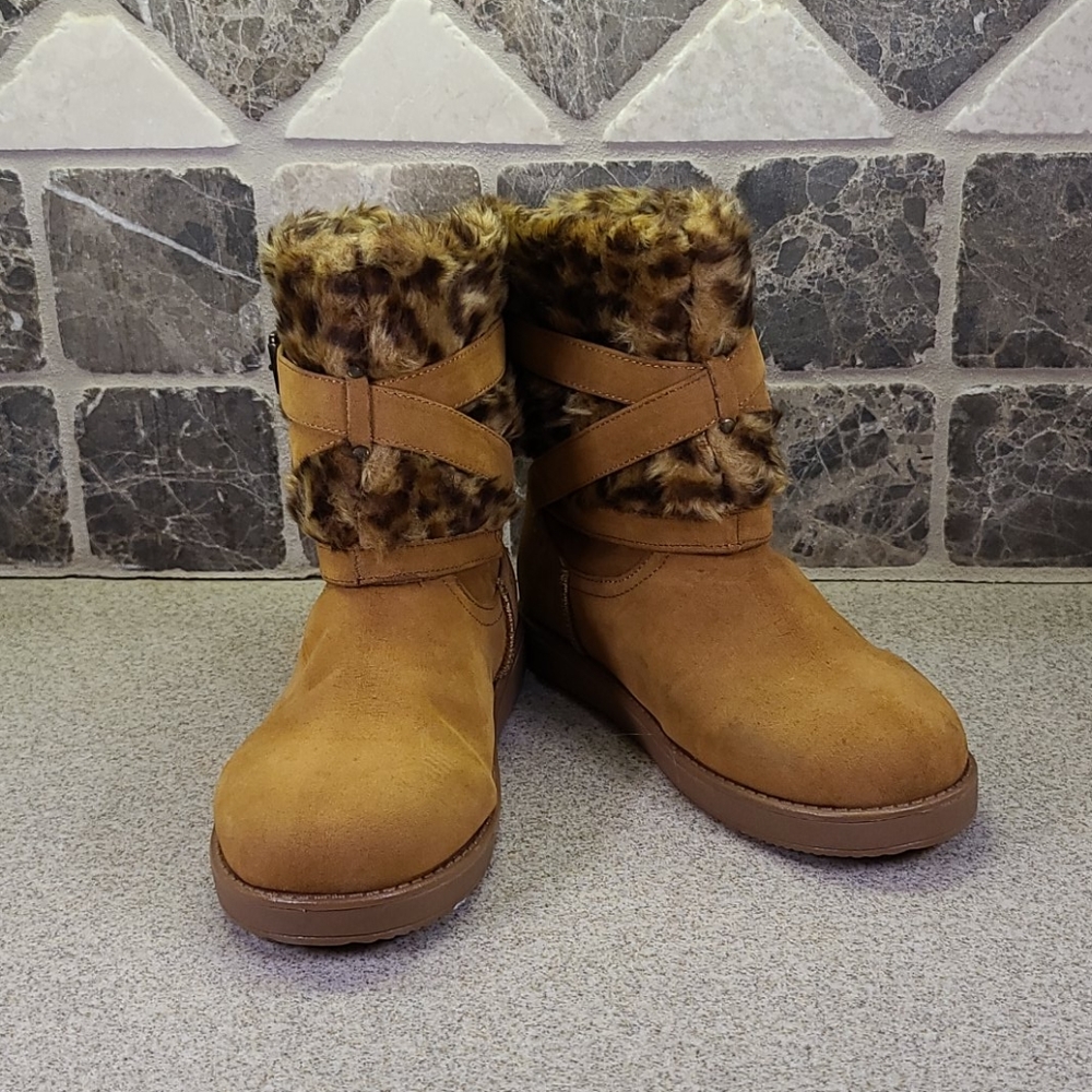 SIZE 6M Faux fur upper By Guess Dk Tan - Picture 3 of 13
